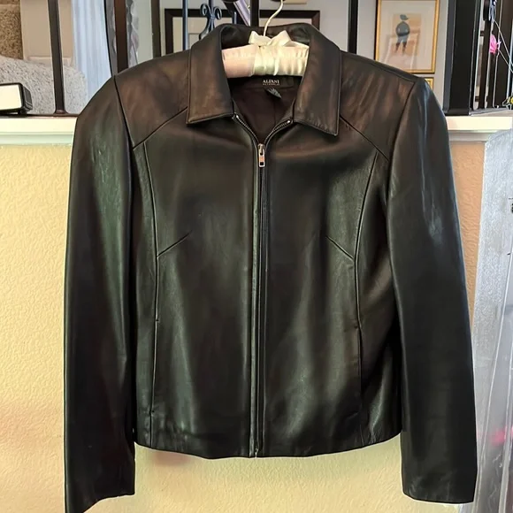 Leather jacket - Picture 1 of 6